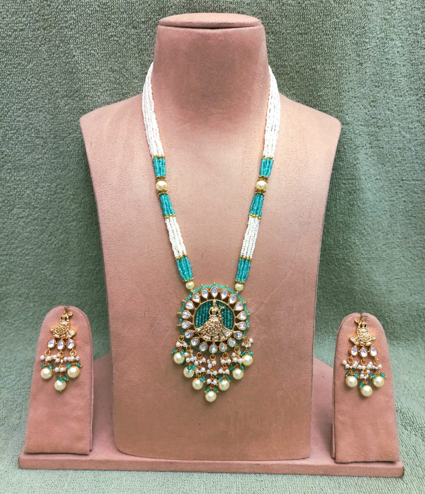 Kundan locket