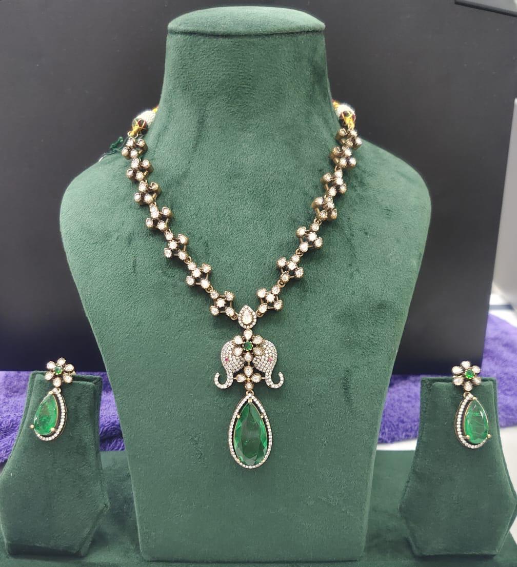 Doublet stone necklace set