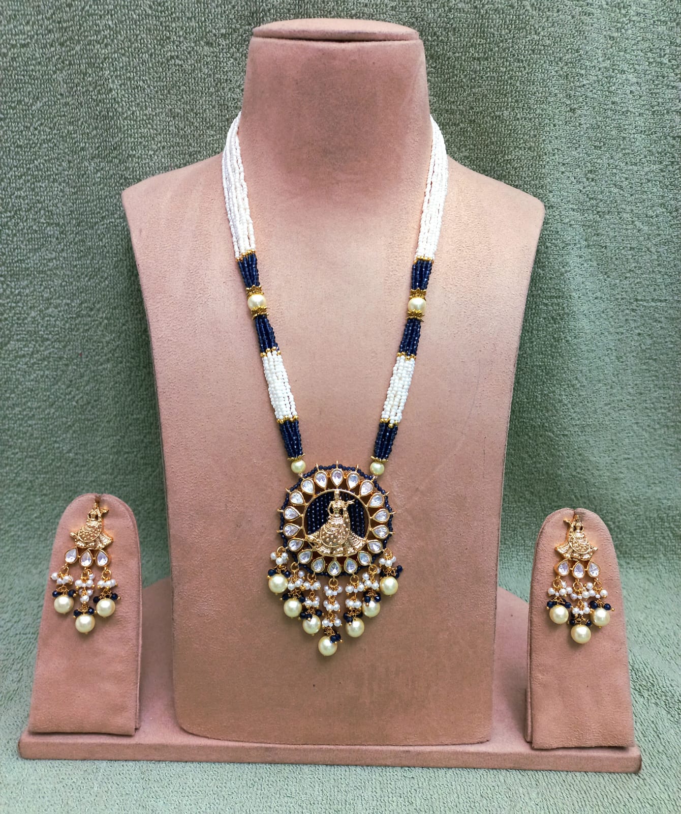 Kundan locket