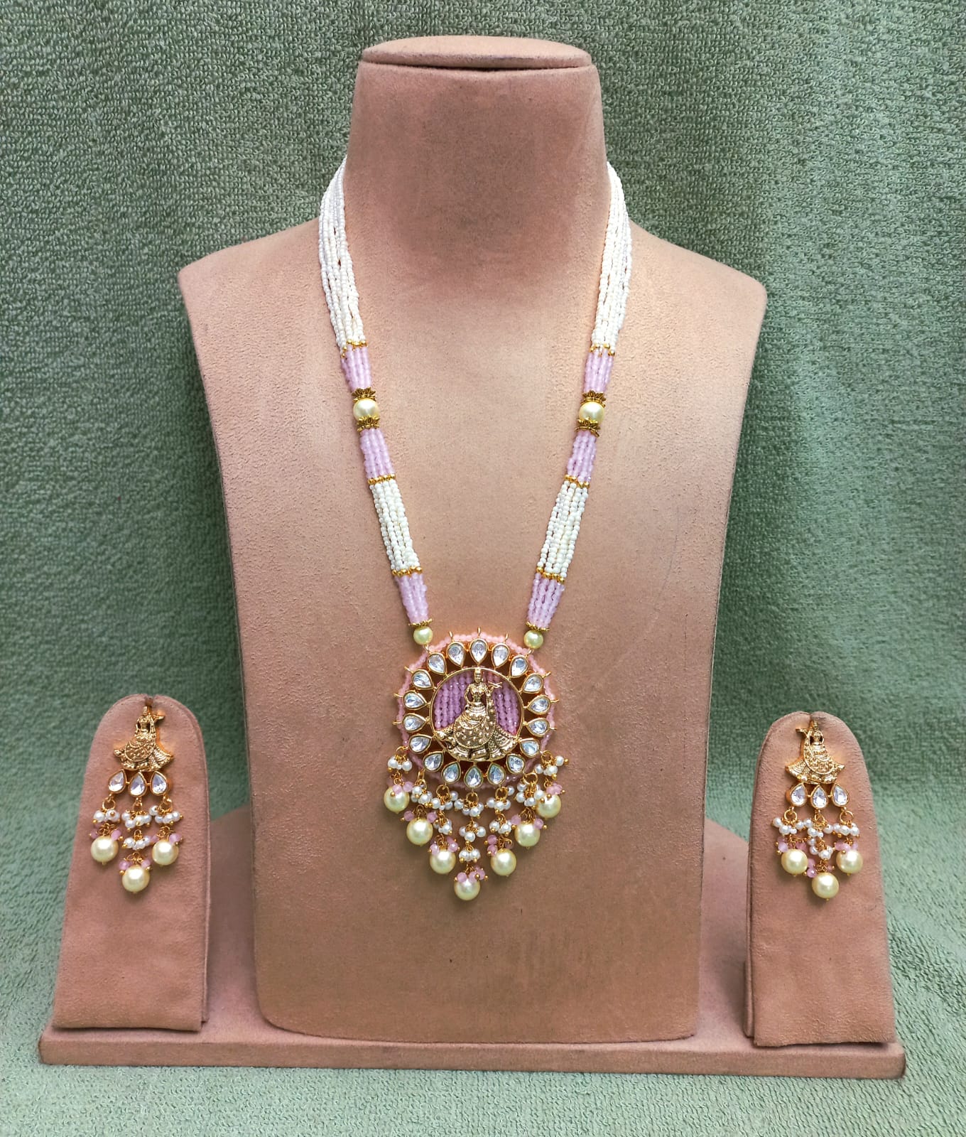 Kundan locket