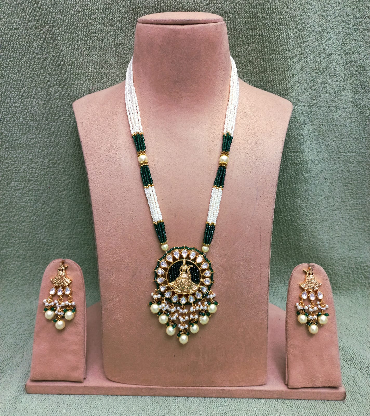 Kundan locket